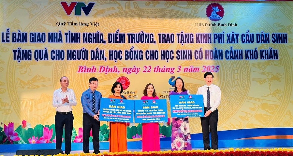 Quỹ Tấm lòng Việt thực hiện nhiều chương trình an sinh tại Bình Định