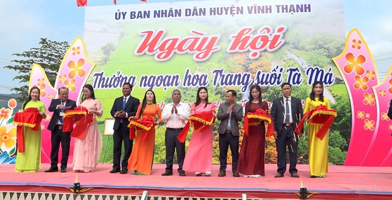 Khai hội hoa trang tại vùng cao Vĩnh Thạnh, Bình Định.