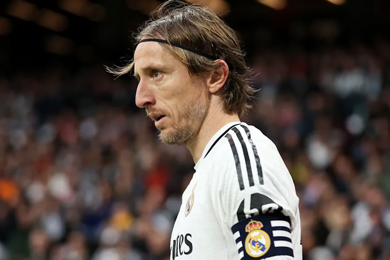 Modric lên tiếng về tương lai ở Real