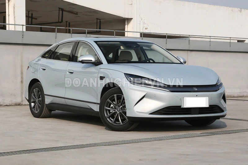 BYD Qin L EV 2025.