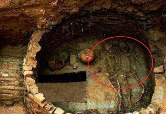 Ớn lạnh về câu chuyện liên quan đến ngôi mộ cổ đoạt mạng người, 80 kẻ trộm mộ từng chết ở đây