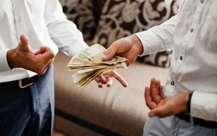 Nghệ thuật từ chối khi bạn bè vay tiền: Người khôn ngoan không hỏi 'vay bao nhiêu?'