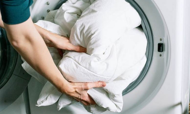 Những sai lầm khi giặt chăn ga gối đệm khiến bạn vừa mất tiền lại còn hại sức khỏe