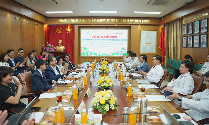 Bệnh viện Bạch Mai đẩy mạnh hợp tác ứng dụng công nghệ chăm sóc y tế