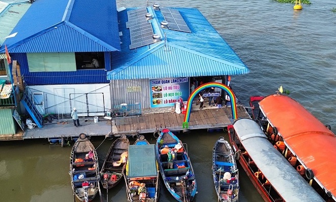 Cần Thơ: Điểm dừng chân có du khách rơi xuống sông Khởi My vẫn ngang nhiên hoạt động