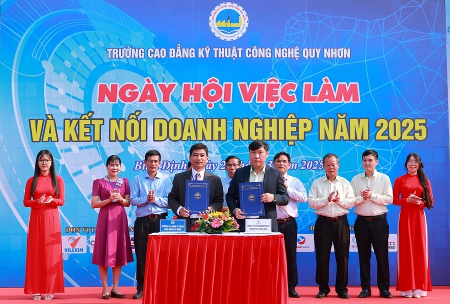 Nhà trường kết nối doanh nghiệp tạo việc làm cho sinh viên 