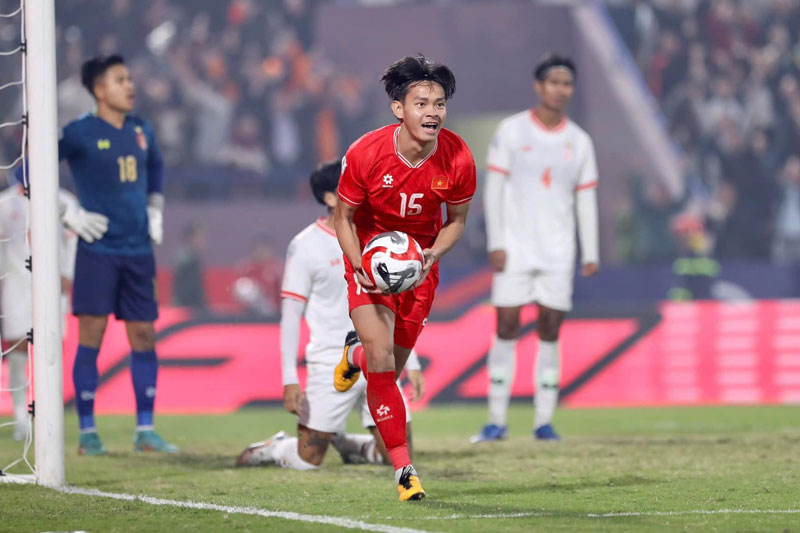 B&#xF9;i V&#x129; H&#xE0;o d&#xED;nh ch&#x1EA5;n th&#x1B0;&#x1A1;ng, B.B&#xEC;nh D&#x1B0;&#x1A1;ng lo l&#x1EAF;ng