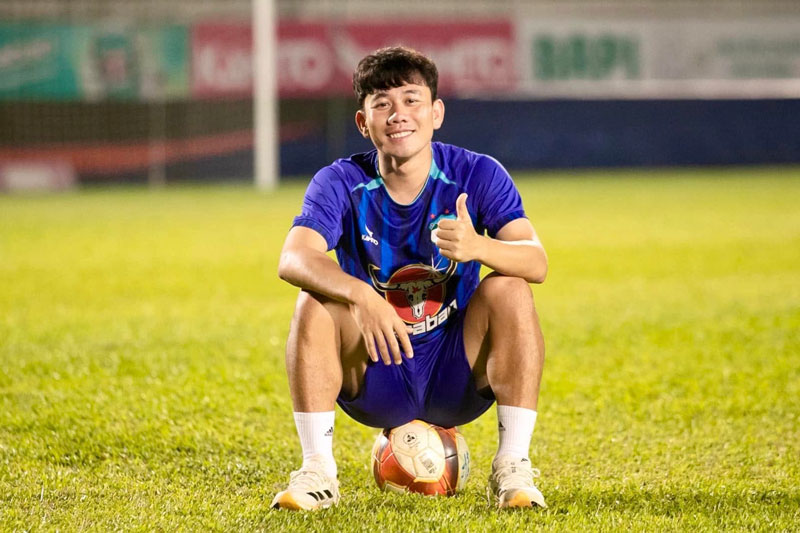 Minh V&#x1B0;&#x1A1;ng tr&#x1EA3;i l&#xF2;ng khi ph&#x1EA3;i chia tay C&#xF4;ng Ph&#x1B0;&#x1EE3;ng, V&#x103;n To&#xE0;n &#x1EDF; HAGL