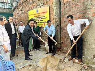Điện lực Đà Nẵng hỗ trợ xóa nhà tạm, nhà dột nát cho hộ nghèo