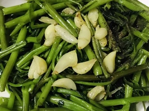Rau muống xào tỏi lọt Top 100 món rau ngon nhất thế giới