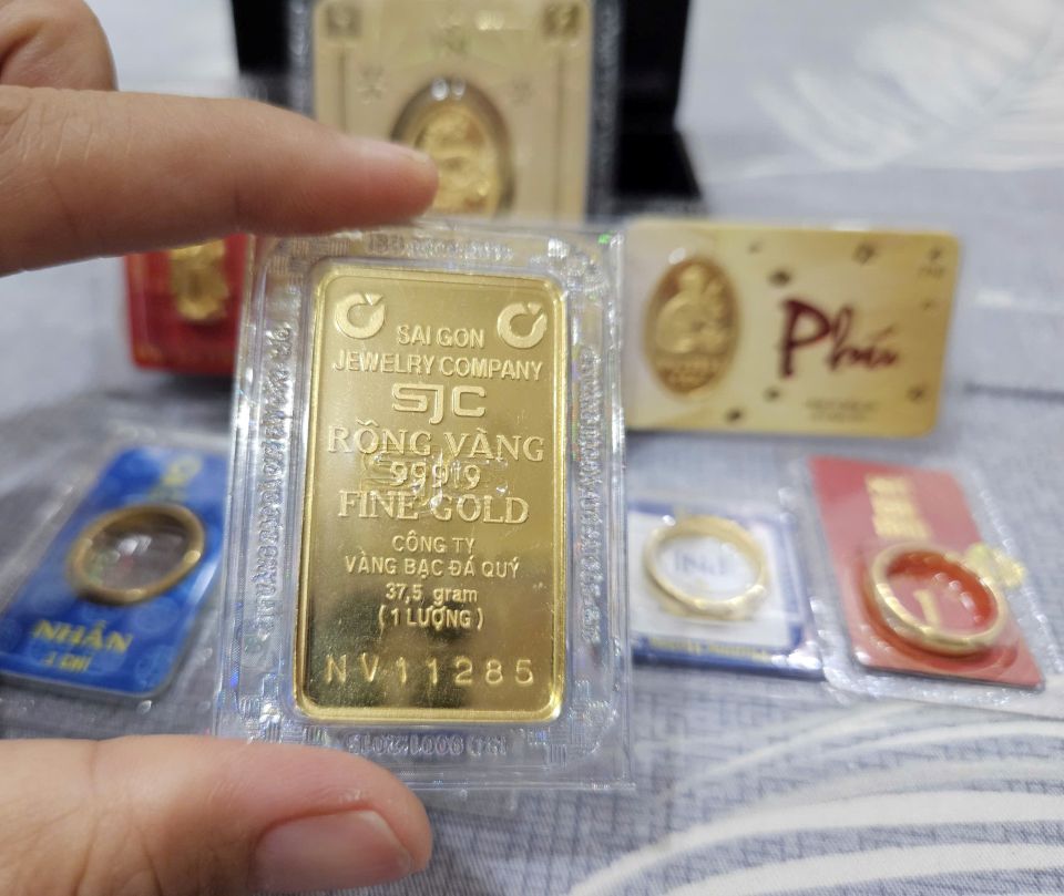 Giá vàng ngày 2/4/2025: Không biến động dù giá vàng thế giới giảm