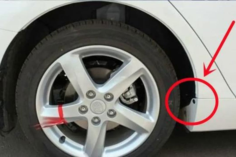 Lỗ nhỏ "bí mật" bên hông lốp xe: Tưởng vô dụng, hóa ra "cứu cánh" cho xế yêu!