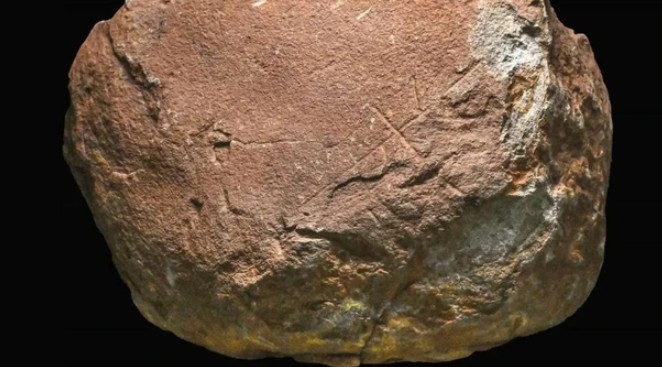 Phát hiện tác phẩm nghệ thuật 200.000 năm tuổi của một loài người khác