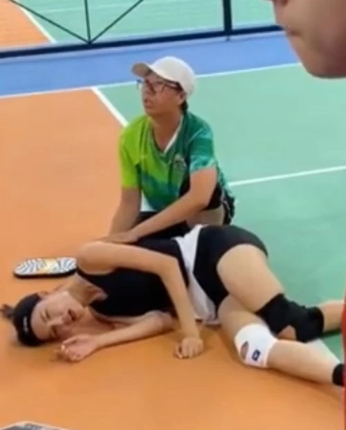 Kỳ Hân gặp chấn thương khi chơi