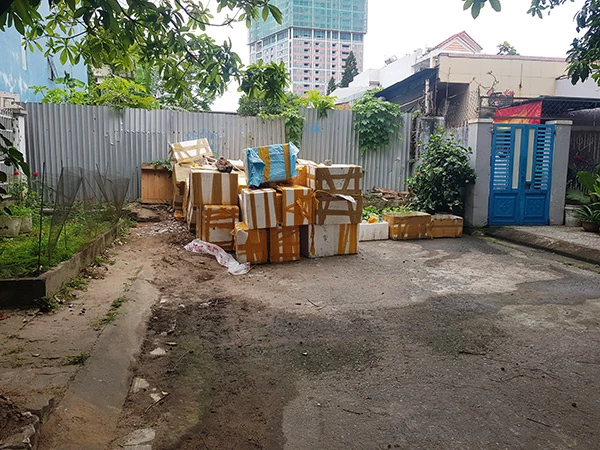Và cùng với đó là tình trạng nhếch nhác, mấy mỹ quan đô thị trong khu phố du lịch.