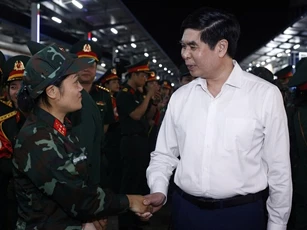 Quê hương ‘áo vải, cờ đào’ chào đón đoàn diễu binh Nam tiến
