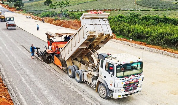 Giải ngân vốn đầu tư công và thu hút FDI tăng tốc