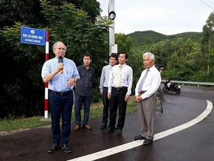 Người gắn biển tên Đại lộ Khoa học ở Quy Nhơn đoạt giải ‘Oscar khoa học’