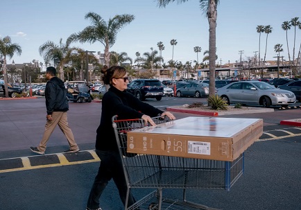 Mua sắm hay chờ đợi? Người Mỹ ‘lạc lối’ giữa cơn bão thuế quan