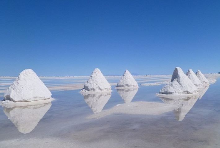 Vì sao nước biển lại mặn và muối từ đâu mà có?