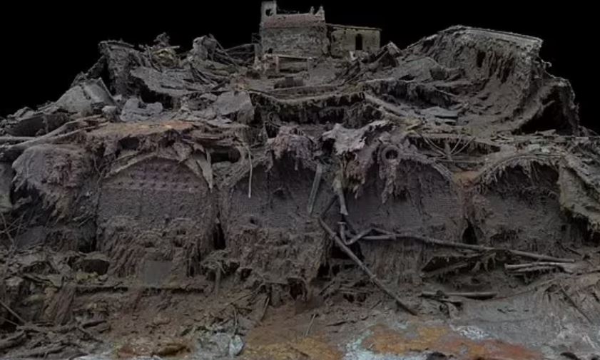 Bản quét kỹ thuật số kích thước đầy đủ cho thấy tàu Titanic bị xé toạc ra làm đôi như thế nào sau khi va phải tảng băng trôi vào năm 1912