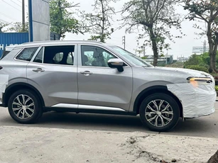 Ford Territory 2025 lần đầu lộ diện tại Việt Nam: Thiết kế đầu mới, mâm mới, sẵn sàng lật đổ Mazda CX-5