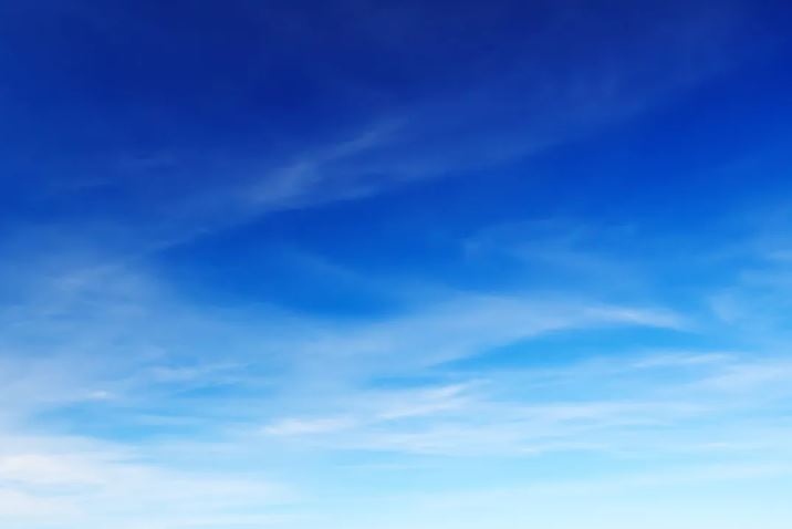 Tại sao bầu trời ban ngày có màu xanh, còn ban đêm lại đen?