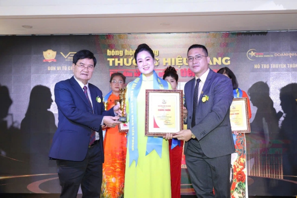 Doanh nh&#xE2;n L&#xEA; Th&#x1ECB; Di&#x1EC5;m: Ng&#x1B0;&#x1EDD;i lan t&#x1ECF;a gi&#xE1; tr&#x1ECB; qua h&#xE0;nh &#x111;&#x1ED9;ng thi&#x1EBF;t th&#x1EF1;c