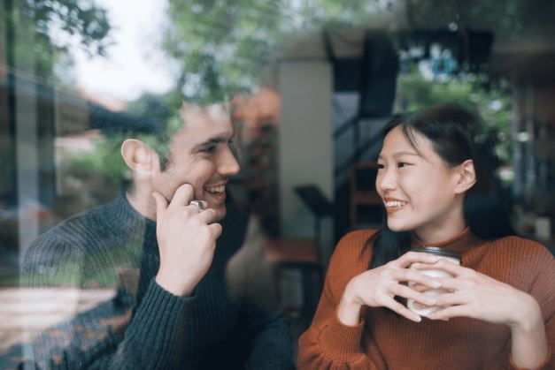 Vì sao có lúc tim đập nhanh khi gặp ai đó, nhưng có lúc lại không?