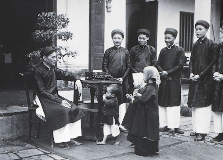 Vì sao người Việt Nam xưa thường đặt tên có chữ 'Văn' và 'Thị'?