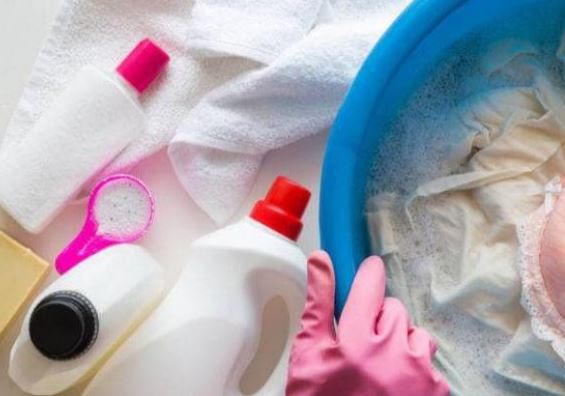 "Tạm biệt mùi thuốc tẩy: 5 tuyệt chiêu giúp áo trắng sáng như mới không cần hóa chất độc hại"