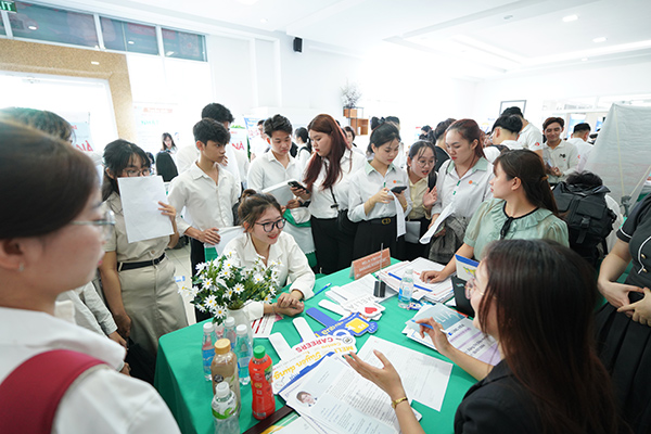 Hơn 7.000 vị trí việc làm dành cho sinh viên Đại học Đông Á năm 2025