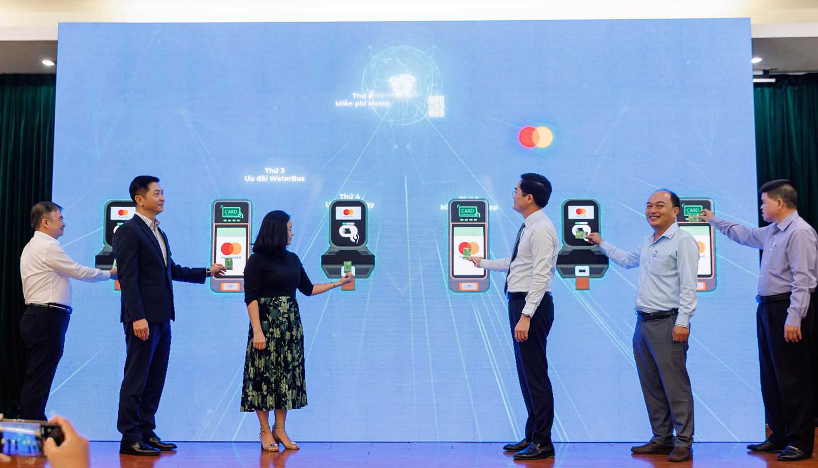 Triển khai thanh toán không tiền mặt công nghệ Open loop trên xe buýt