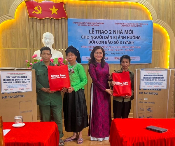 Lào Cai: Tạp chí Khoa học phổ thông trao nhà cho người dân xã Việt Tiến bị ảnh hưởng bởi bão Yagi