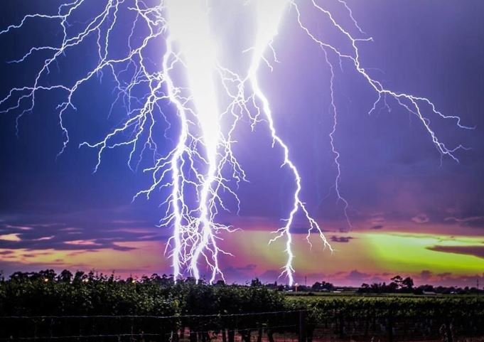 Tại sao lại có sét đánh?