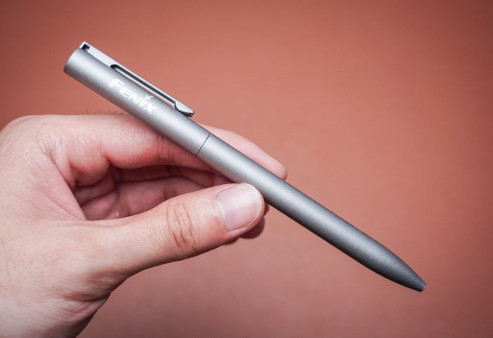 Ai là người phát minh ra bút bi đầu tiên?
