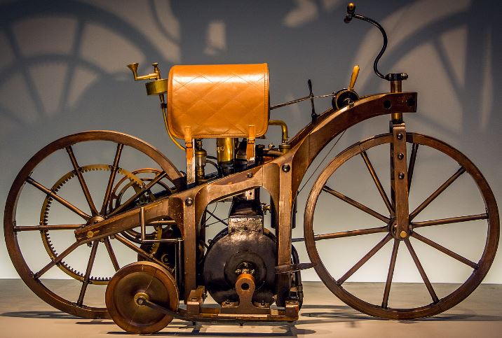 Ai là người phát minh ra xe máy?