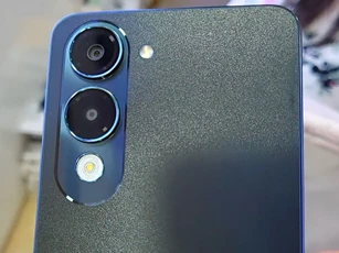 Smartphone chống nước, độ bền quân đội Mỹ, pin ‘trâu’, giá chỉ 2,27 triệu đồng