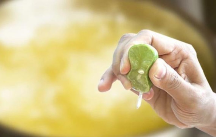 Chỉ cần vài giọt nước chanh vào máy giặt – Hiệu quả bất ngờ không ngờ tới!