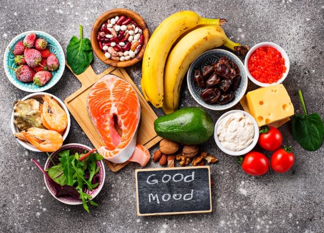 Tại sao con người có thể ăn được rất nhiều thứ, trong khi động vật thì thường chỉ ăn một vài nhóm thức ăn nhất định?