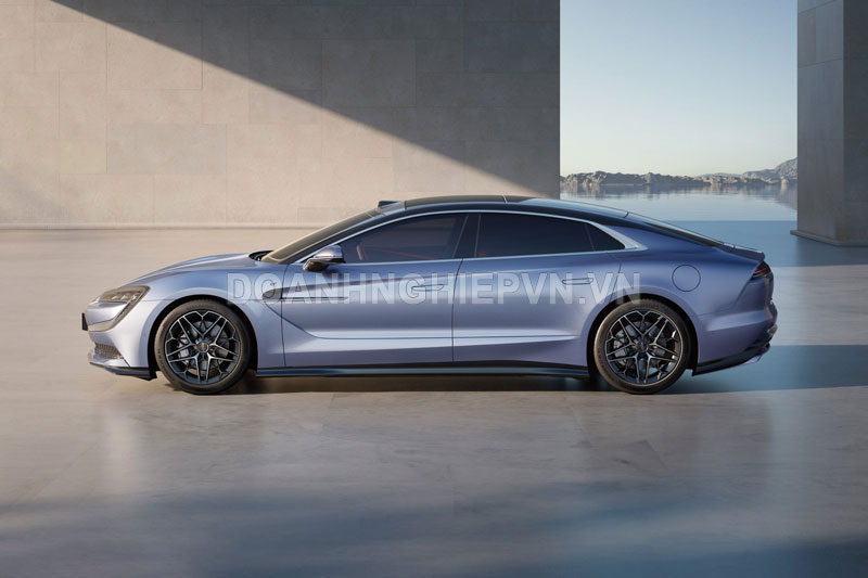 Xe sedan hạng sang trang bị ‘đỉnh nóc kịch trần’, công suất 1.287 mã lực, giá hơn 2,2 tỷ đồng khiến Mercedes-Maybach S680 dè chừng