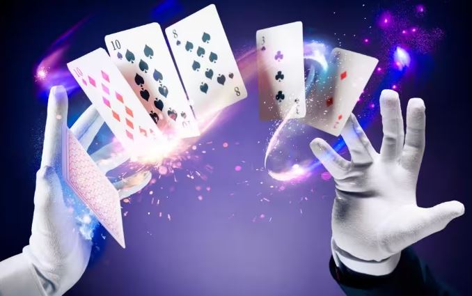 CLIP: Giải mã những màn ảo thuật kinh điển, làm thế nào để biến những lá bài thành tiền trong nháy mắt?