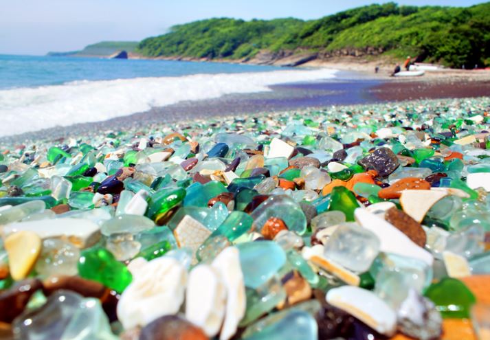 Khám phá Glass Beach - Bãi biển thủy tinh đẹp lấp lánh từ đống rác thải cũ