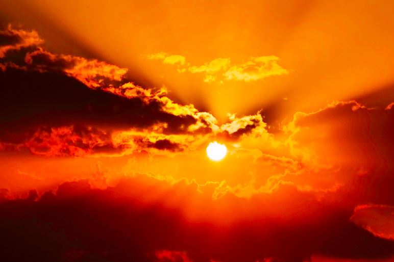 Mặt trời có khi nào ngừng chiếu sáng?