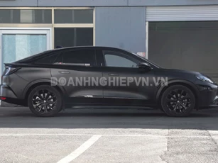 Xe sedan hạng D ‘ăn đứt’ Toyota Camry, giá thấp hơn Corolla Altis