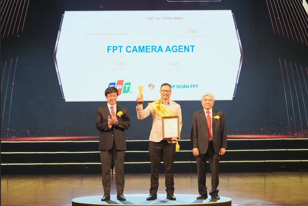 FPT 'gặt hái' 13 giải thưởng Sao Khuê 2025