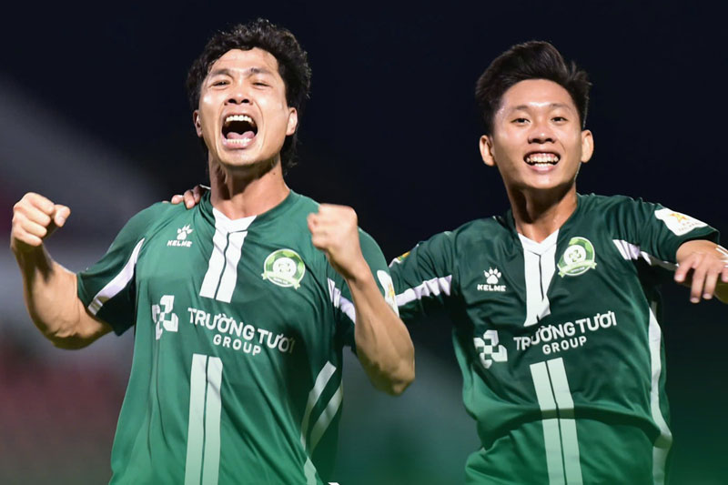 Công Phượng tỏa sáng rực rỡ, đập tan hoài nghi và khiến HLV Kim Sang-sik phải "cân não" trước đợt tập trung ĐT Việt Nam