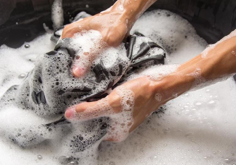 Không có xà phòng thì người xưa giặt quần áo bằng gì?