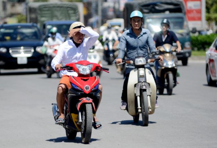 Dự báo thời tiết toàn quốc ngày 21/4: Cả nước nắng nóng diện rộng khi nhiều nơi trên 37 độ C, đề phòng dông lốc chiều tối