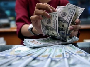 Tỷ giá ngoại tệ ngày 22/4: USD giảm mạnh, xuống mức thấp nhất trong 3 năm giữa loạt biến động lớn